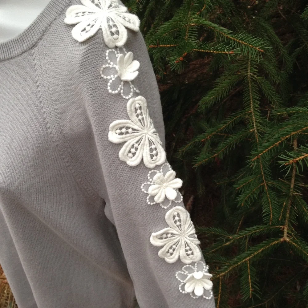 j.Crew gray sweater with white appliqué large